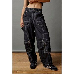 BDG rih Womens Black Street Cargo Pants Sz 2 XS Pockets Relax Taper Leg 7775